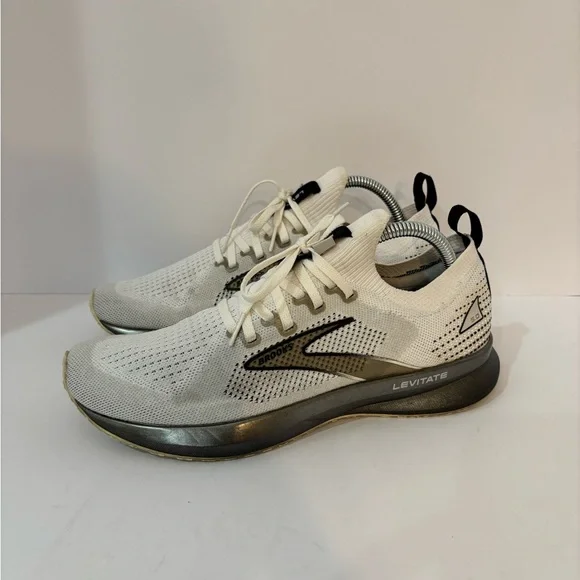 Brooks Levitate size 9.5 - Picture 3 of 9